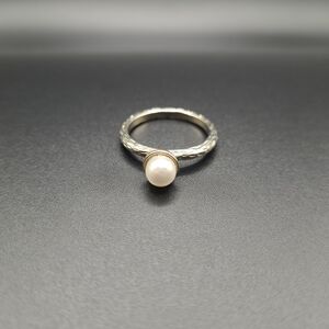 Elegant Silver Pearl Ring - Size 8